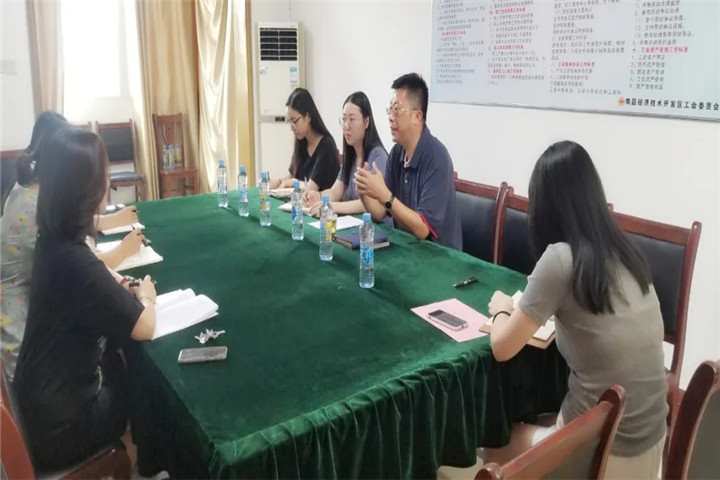 集团副总经理、工会主席袁扣华带队前往区工会拜访交流