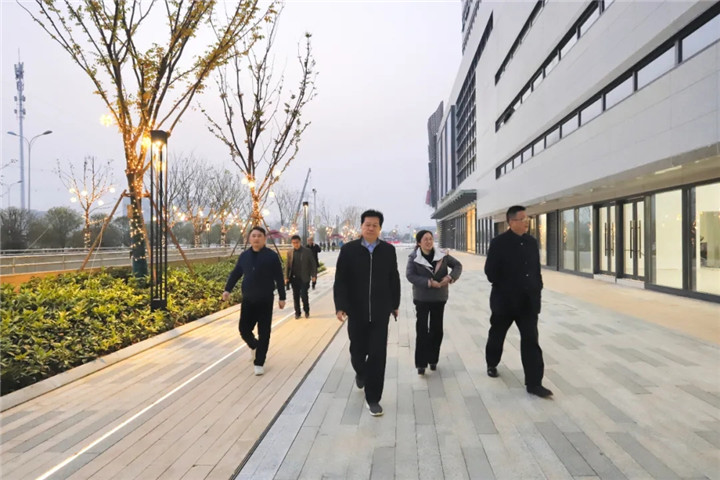 董事长谢荣华一行调研技术协同创新园一期开园