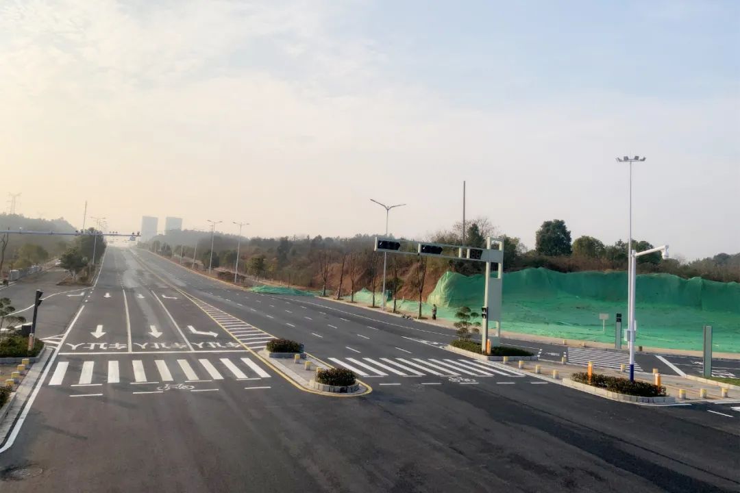 机场路（建业大道—兴业大道）已实现全线竣工通车!