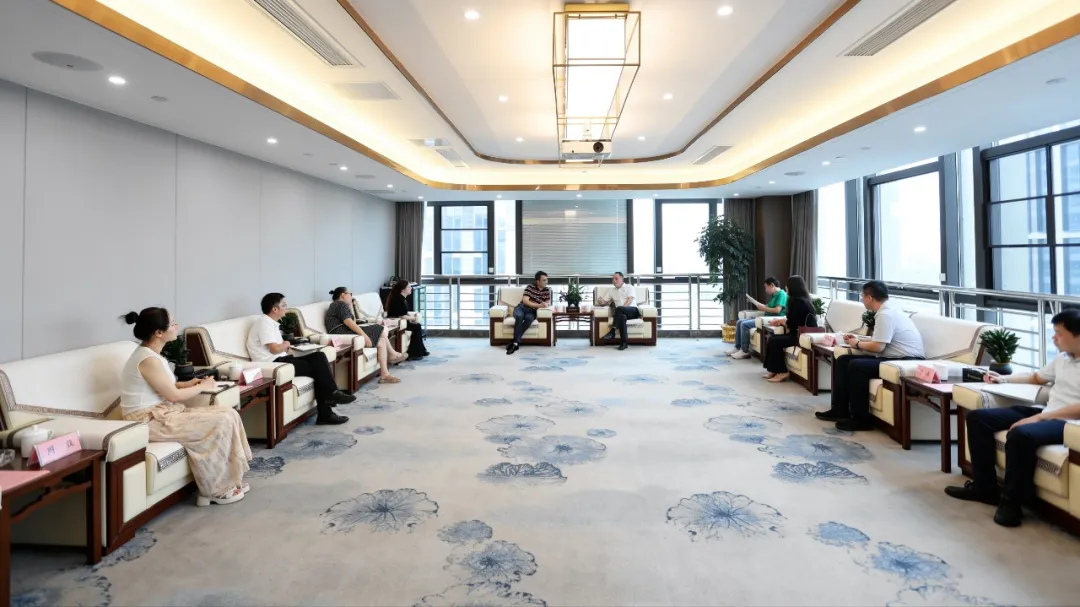 程振华接待农业银行江西省分行调研员万银苟一行